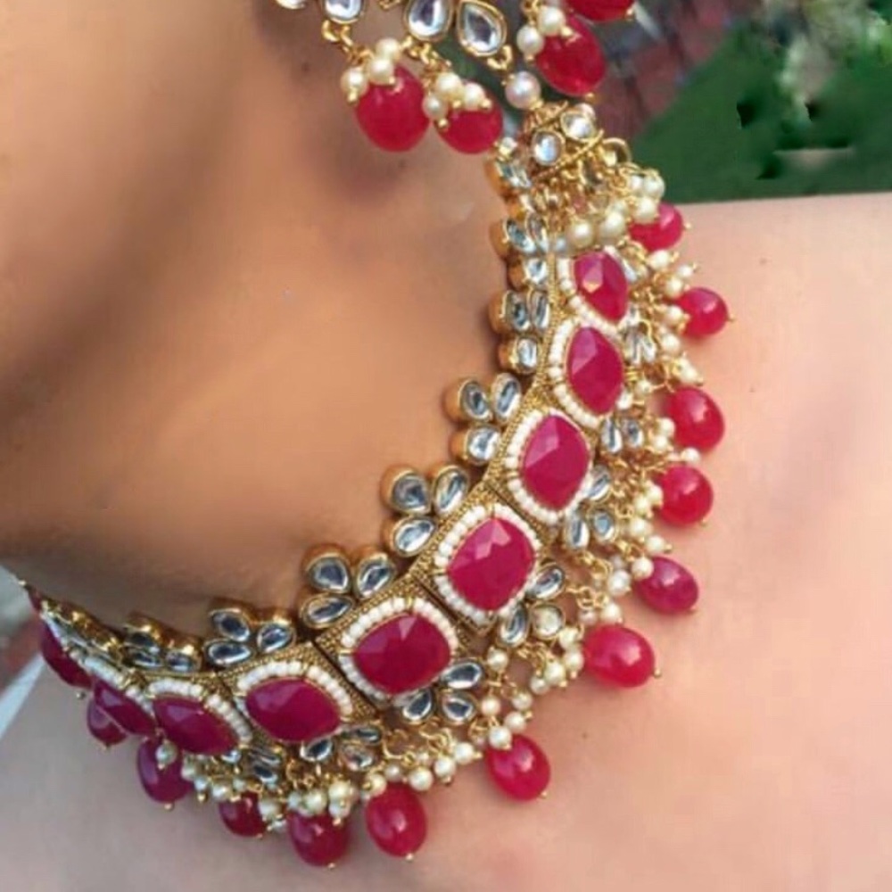 Choker set
